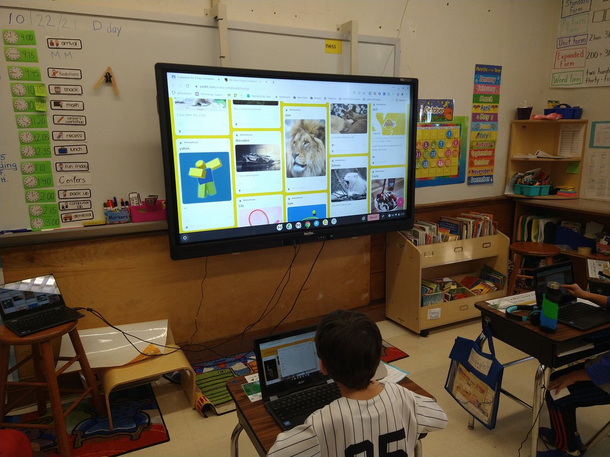NSComputerTech's tweet image. @NSComputerTech 2nd grd SS continued our Annual Digital Citizenship lessons. Learning how to post appropriate information on an online class @padlet. We shared things we like and learned to post kind words. @NorthSideEW @CommonSense Digital Footprint and privacy.@EWSDTech