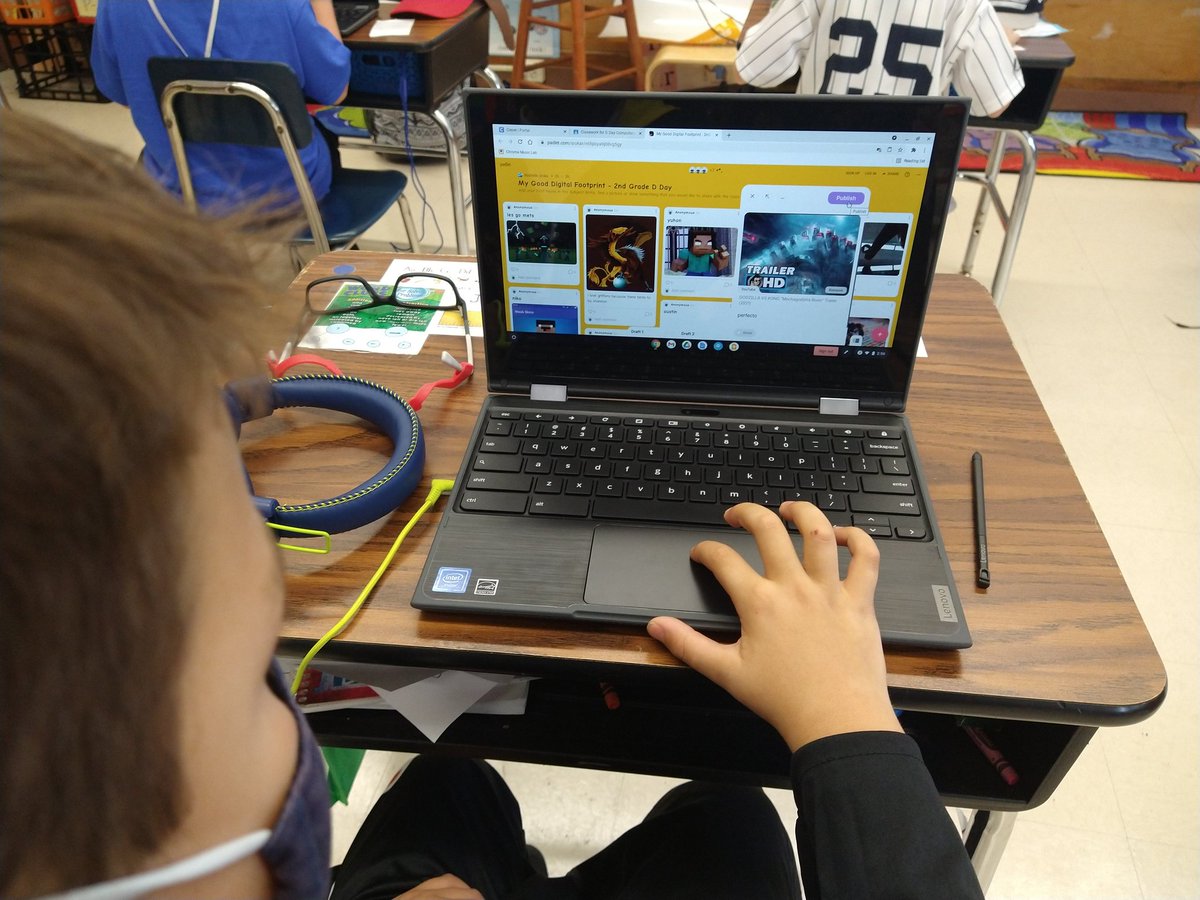 NSComputerTech's tweet image. @NSComputerTech 2nd grd SS continued our Annual Digital Citizenship lessons. Learning how to post appropriate information on an online class @padlet. We shared things we like and learned to post kind words. @NorthSideEW @CommonSense Digital Footprint and privacy.@EWSDTech