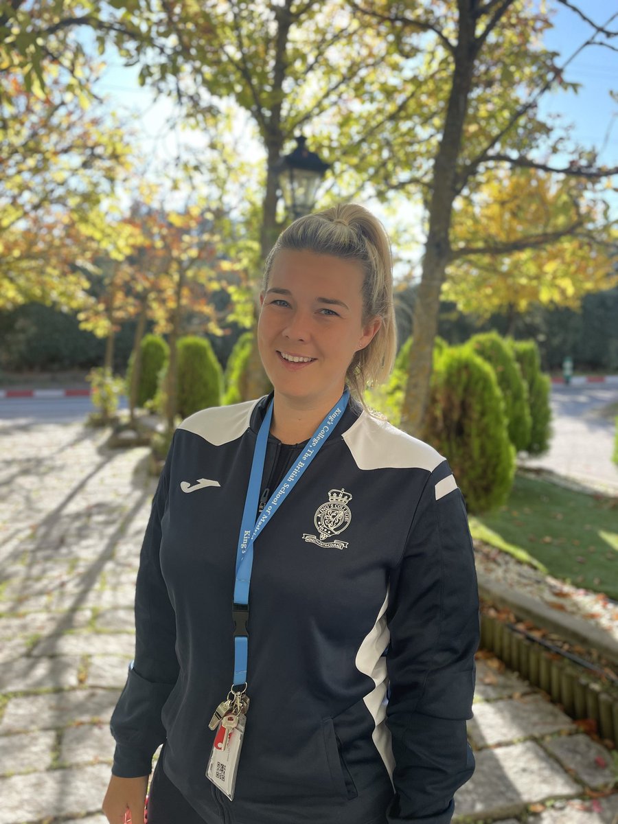 “The new kids a bit weird…” 😆😝

New School Photo Day 
🤓🎽🏐

NB: Never doubt yourself. Never ever doubt your worth. You will be valued by those who deserve your value 🤍