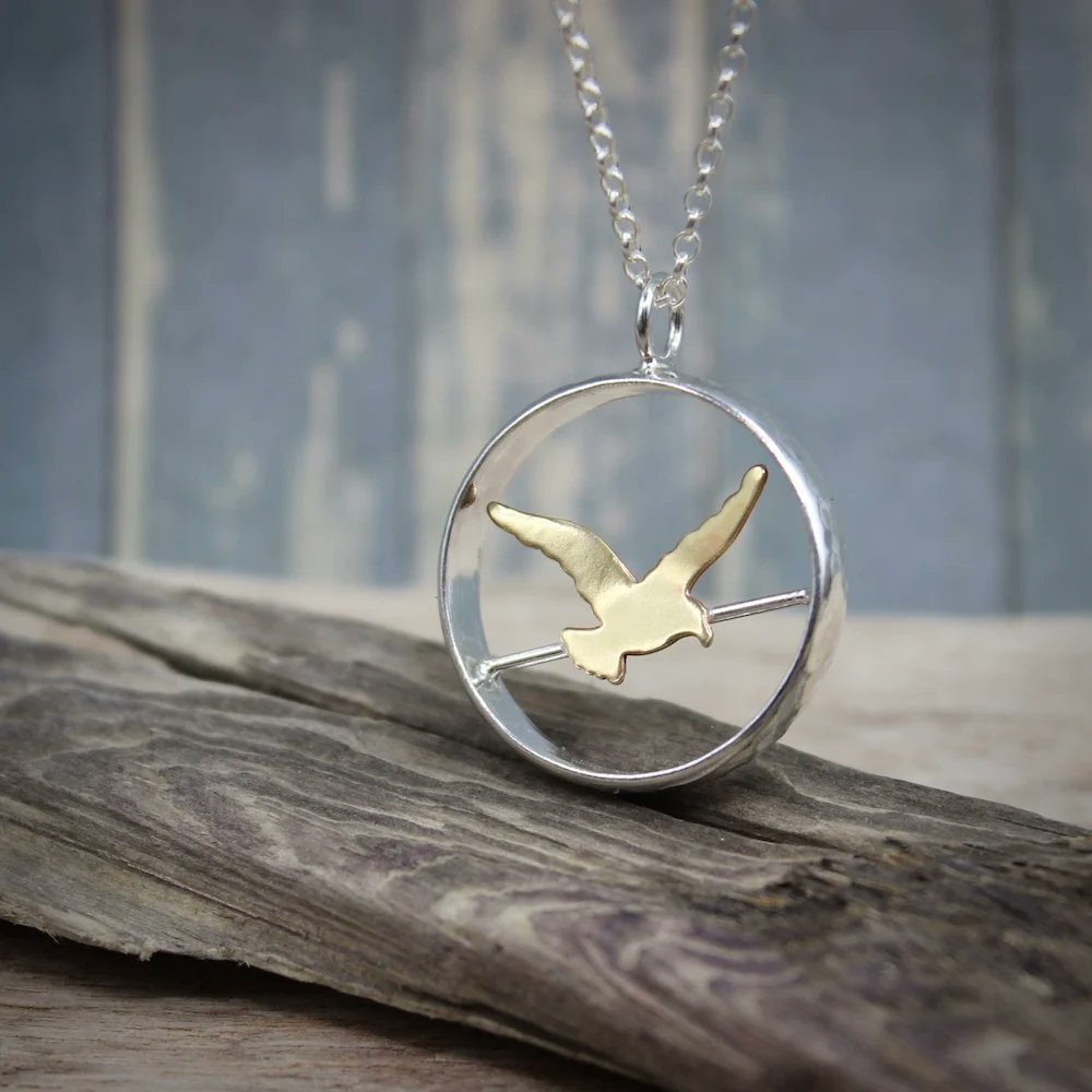 Wonderful collection of goodies from the amazing <a href="/willowandtwigg/">Willow & Twigg</a> Kelly uses a variety of metals and materials including silver, copper, semi-precious stones and sea glass💙
thebritishcrafthouse.co.uk/shop/willowand… #tbch #teamtbch