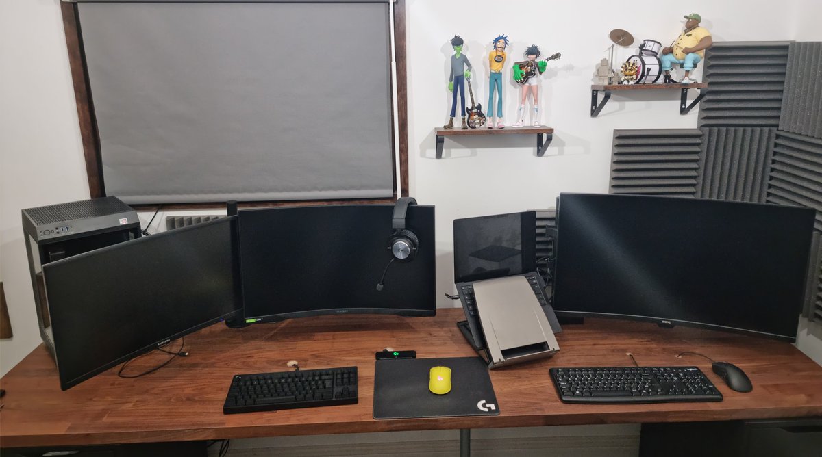 darkenthememory's tweet photo. surveillance gaming + work. #megadesk https://t.co/8tsB9lm5oF