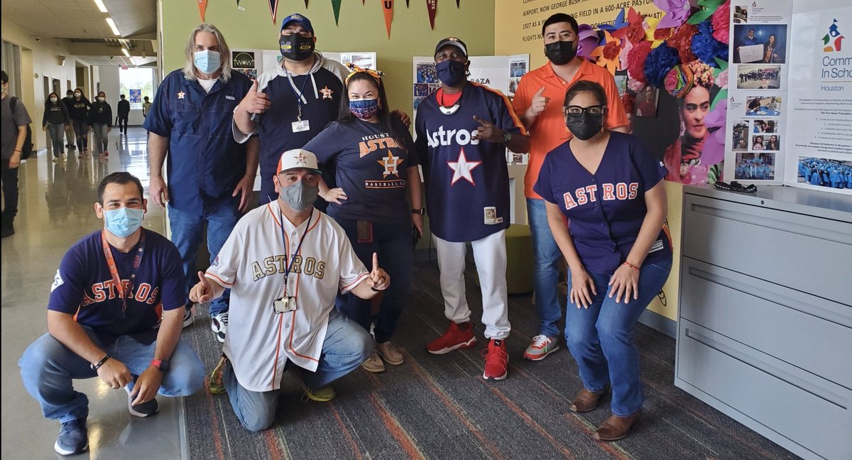 ComicView1906's tweet photo. @Milby_HS 3rd Floor Northside 
Go Stros https://t.co/hSCFdHMz1q