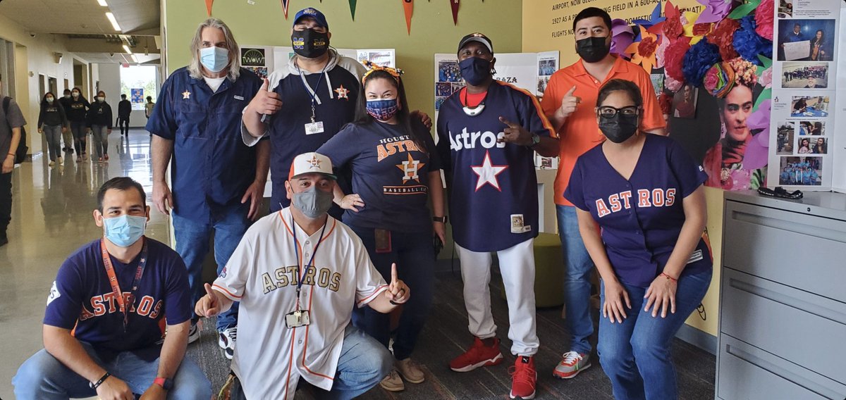 ComicView1906's tweet photo. @Milby_HS 3rd Floor Northside 
Go Stros https://t.co/hSCFdHMz1q