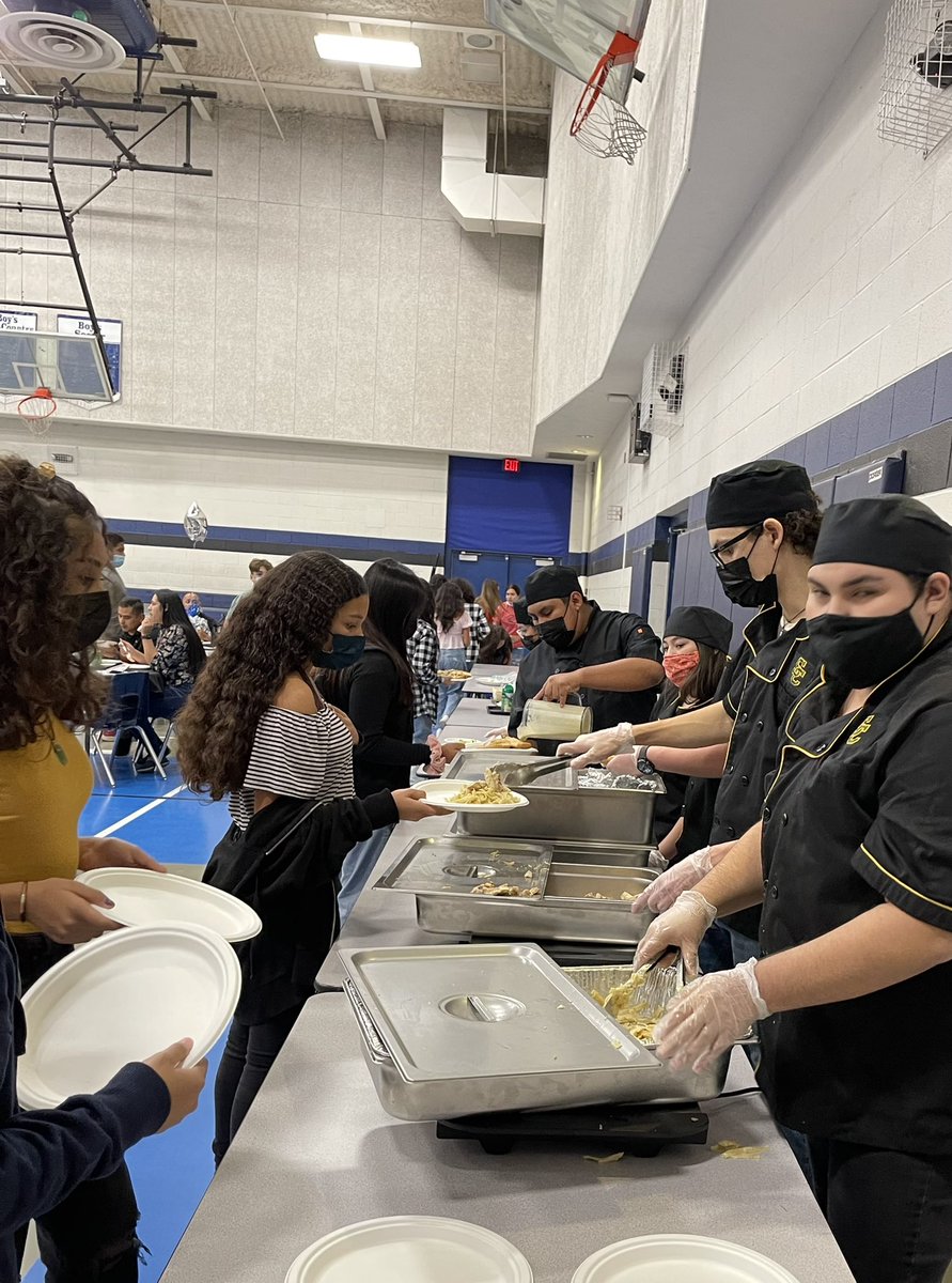 So proud of my SCHS Culinary students; thanks to them our first event was a success!  #summitstrong #ittakesallofus #bsdproud <a href="/SummitHS_Bears/">SUMMIT COLLEGIATE HIGH SCHOOL</a> <a href="/BurtonSchools/">Burton Schools</a> <a href="/The_Mr_Medina/">Martin Medina</a>