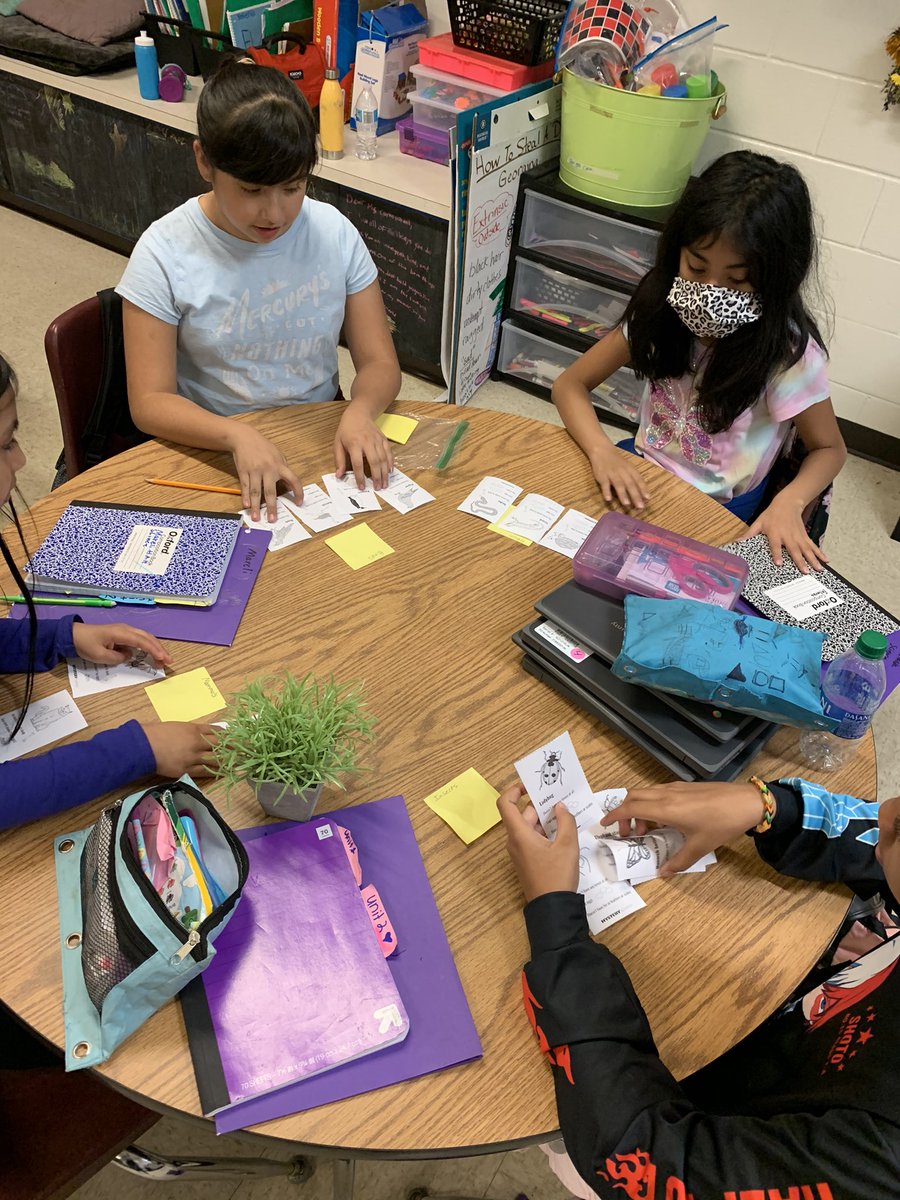 LessonsWithMsC's tweet photo. Categorizing animals.  Team work. #5thscience  @R_M_Moore_Elem https://t.co/y3kn0SN7gt