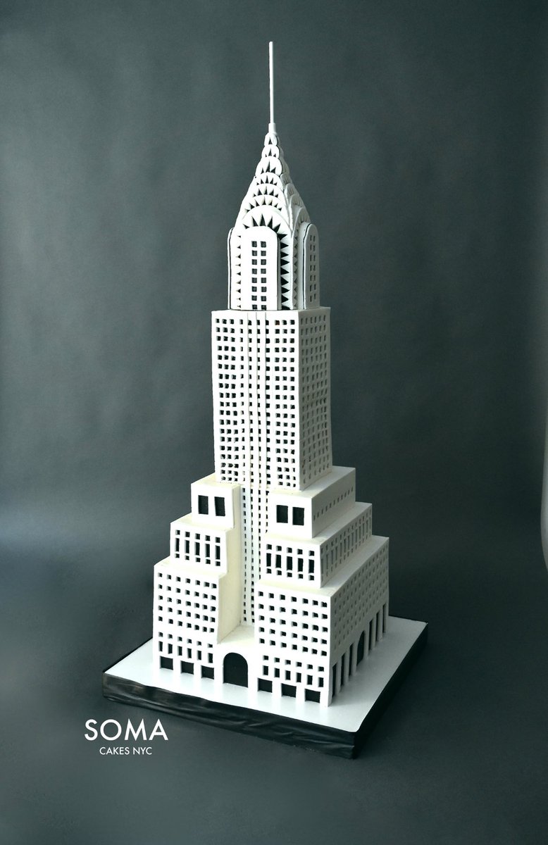 はいでは一足先に晴れ舞台写真を見てやってください。
男前でしょ？
#chryslerbuilding #buildingcake #chrysler #3Dcake #architecture #architecturecake 
#manhattan #nyc #customcakesnyc