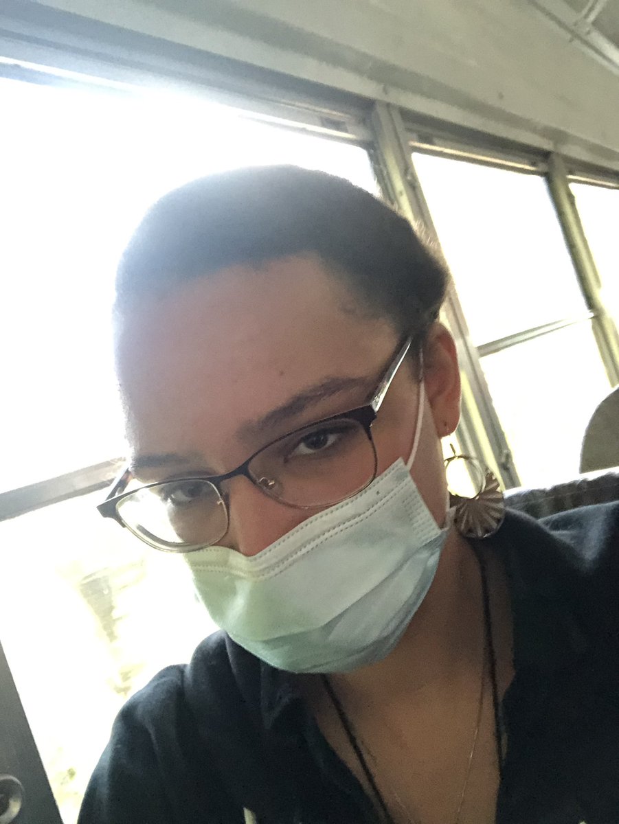 good afternoon twitter I am on a bus