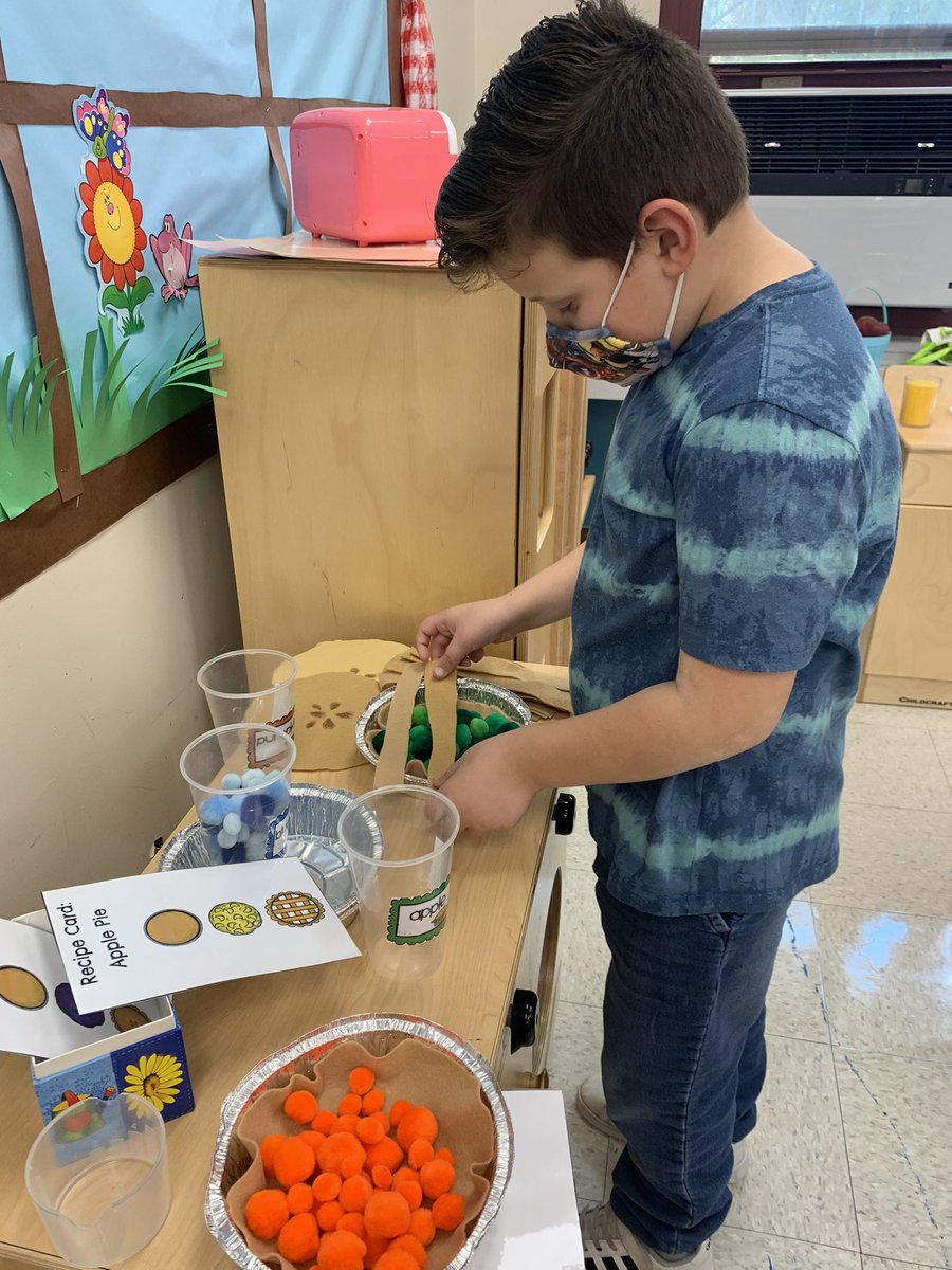MrsFisco's tweet photo. Hands on learning at the “pumpkin patch” https://t.co/4qYV6UE68L
