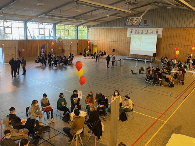 PatrickThomazo's tweet photo. @ClaudeAgoutborde, Manager de Service chez #Veolia était présent aujourd'hui au Forum des métiers au lycée Pierre d'Aragon à #Muret.
Donner envie aux jeunes de travailler demain dans les métiers de l'environnement et d'être des acteurs de la #transformationécologique https://t.co/Tp8jA2Metm