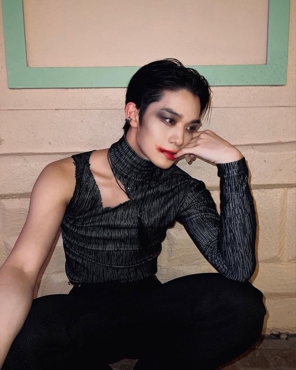 for_cix's tweet photo. 211022 | Bae Jinyoung update on instagram

Why so serious💋

#CIX #FIX #팬바라기 #배진영 #JINYOUNG #BAEJINYOUNG https://t.co/vDsT2t3MuG