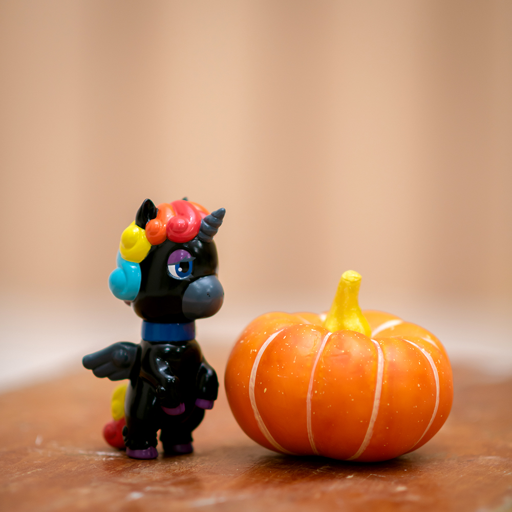 UCCProjects's tweet photo. Happy Halloween~ 🎃

New Release!
Aura The Unicorn Nocturne colorway 🦄
Designed and sculpted by @Candie_Bolton

Now available at @ToyUndergroundS
https://t.co/DMOFNF7P9U

#獨角獸 #unicorn #rainbow #aura #Nocturne #halloween #CandieBolton #sofubi #ソフビ https://t.co/4oHZBxjTTa