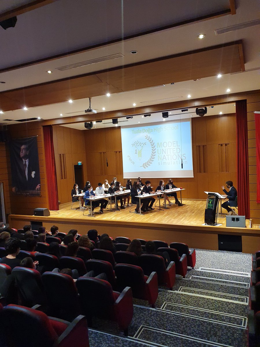 D MUN Simülasyonunu mezunumuz ve MUN canavarı  M.Can Güzeyli liderliğinde gerçekleştirdik.<a href="/Azrafraarzu1/">Arzu Uz</a> <a href="/ozgurkapann/">Özgür Kapan</a> <a href="/avarezgi/">Ezgi Avar</a> <a href="/TuzlaDogaELT/">Tuzla Doğa Lise ELT</a>