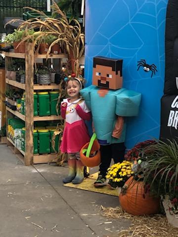 Lowes2263's tweet photo. Great turnout for Lowes trick or treating 2021 at lowes of waterford CT!!!!  @DANIEL12520802 @CastagnaMike1 @JoeMcFarland_ @TweetUsR30 https://t.co/0Ya7Fmuf5s