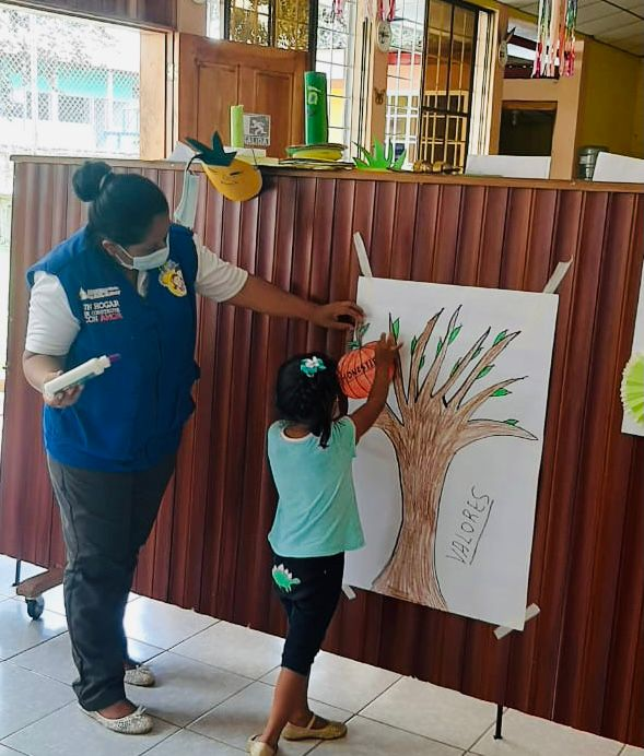 𝐇𝐨𝐧𝐞𝐬𝐭𝐢𝐝𝐚𝐝 👨‍👩‍👧‍👦👩‍🏫

#ElCoral ✅ Realizamos presentación infantil “Mi Hogar sin Violencia”, con niños y niñas del CDI Divino Niño, promoviendo la importancia que tiene una educación basada en valores.

@JavierM_Monkey 
@HoChiMinhF 
#AmorAlaFamilia
#UnidadParaLaProsperidad