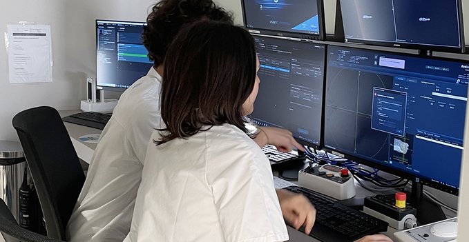 Accuray_Fr's tweet photo. @RaySearch annonce que @SwissMedicalNet est le 1er centre au monde à traiter un #patient en utilisant les systèmes de #traitement #Radixact, de planification de traitement #RayStation &amp; d'information en oncologie #RayCare @CGBeaulieu #MedPhys  #RadOnc https://t.co/OOLDe9LDg0 https://t.co/e52sguIfrp