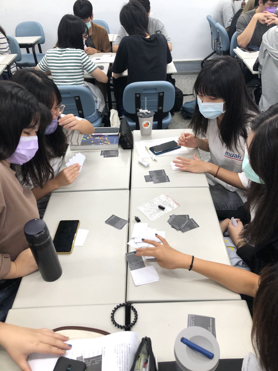 HsiehHseih's tweet photo. @anthrocards 50 Students at Soochow University, Taipei, Taiwan played the second trial of the Mandarin version of Cards Against Anthropology (we translated all cards to Madarin and added some new cards,卡到人類學) . So much fun! https://t.co/tBr3F2DWJa