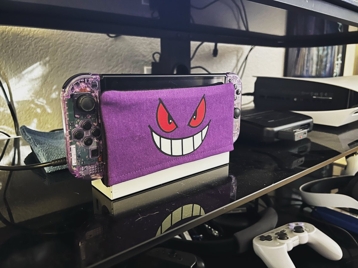 nierroh's tweet photo. Just two words #docksock
.
.
.
.
.
.
#nintendoswitch #nintendo #gengar #joycon #modded #pokemon #supernt #ps5 #8bitdo #oledswitch #switch #oled https://t.co/0e8pecHXYW