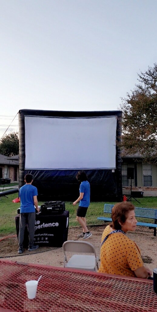 AlamoCommGroup's tweet photo. What a great movie night at the #SpringfieldManorApts. Make sure to get with our Resident Coordinators to find out the latest events and activities. https://t.co/6Fbv6bgceU