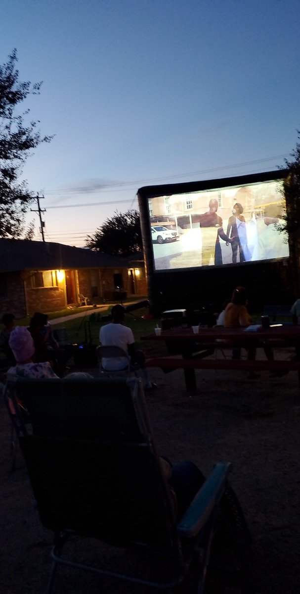 AlamoCommGroup's tweet photo. What a great movie night at the #SpringfieldManorApts. Make sure to get with our Resident Coordinators to find out the latest events and activities. https://t.co/6Fbv6bgceU