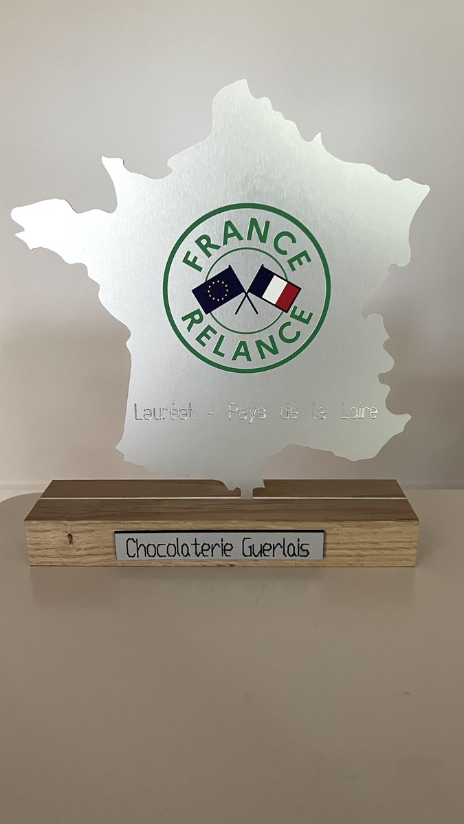 VincentGuerlais's tweet photo. Très honoré de ce trophée #FranceRelance qui salue l'engagement des entreprises artisanales par @johann_faure à l @U2P_pdl
#artisans engagés dans la transmiss, l’#emploi, l’excell des métiers et le dvpt de l’activité #1jeune1solution 
#Artisanat #apprentissage #Nantes #PDL https://t.co/hs8RyGggVU