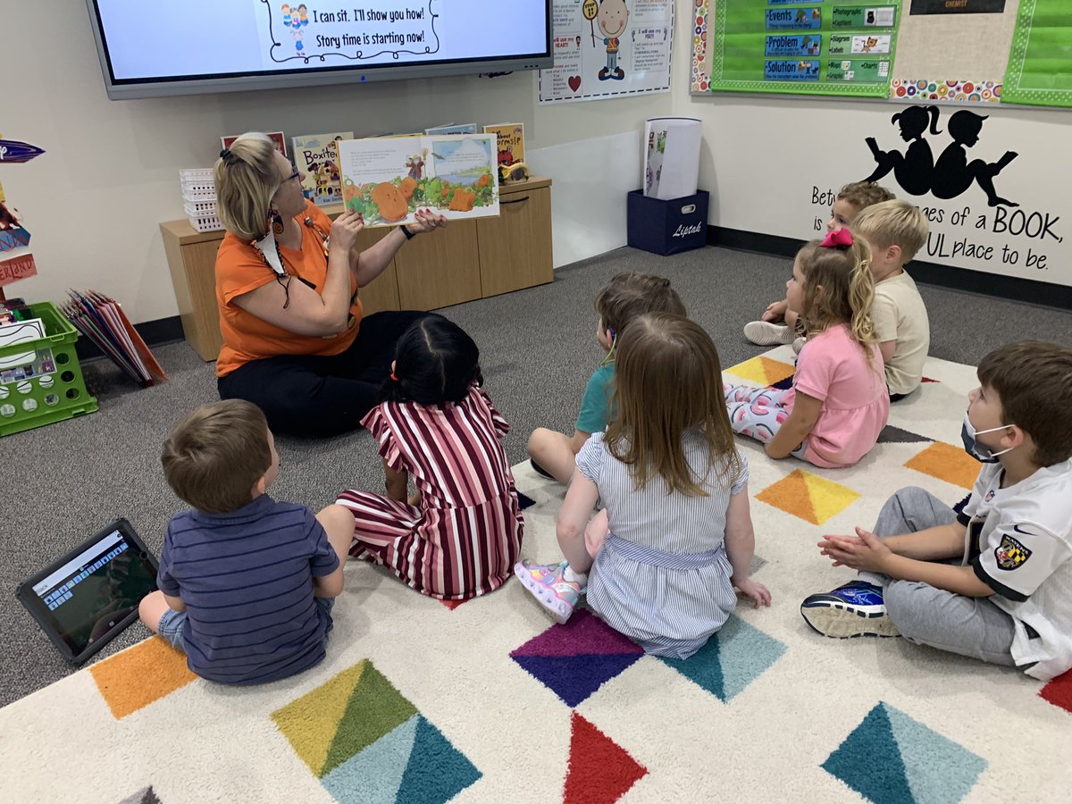 Story time is so exciting with Ms.Liptak <a href="/TarvinLibrary/">Tarvin Library</a> <a href="/TarvinES/">Tarvin ES</a> #1LISD #NTtrailblazers