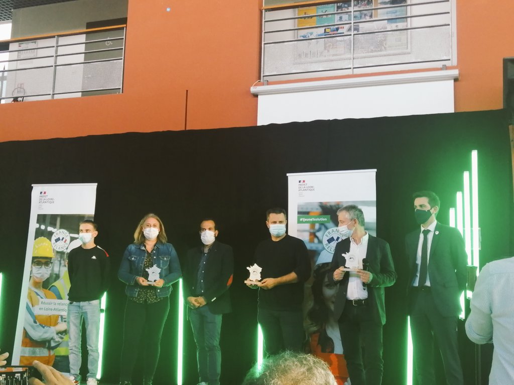 VincentGuerlais's tweet photo. Très honoré de ce trophée #FranceRelance qui salue l'engagement des entreprises artisanales par @johann_faure à l @U2P_pdl
#artisans engagés dans la transmiss, l’#emploi, l’excell des métiers et le dvpt de l’activité #1jeune1solution 
#Artisanat #apprentissage #Nantes #PDL https://t.co/hs8RyGggVU