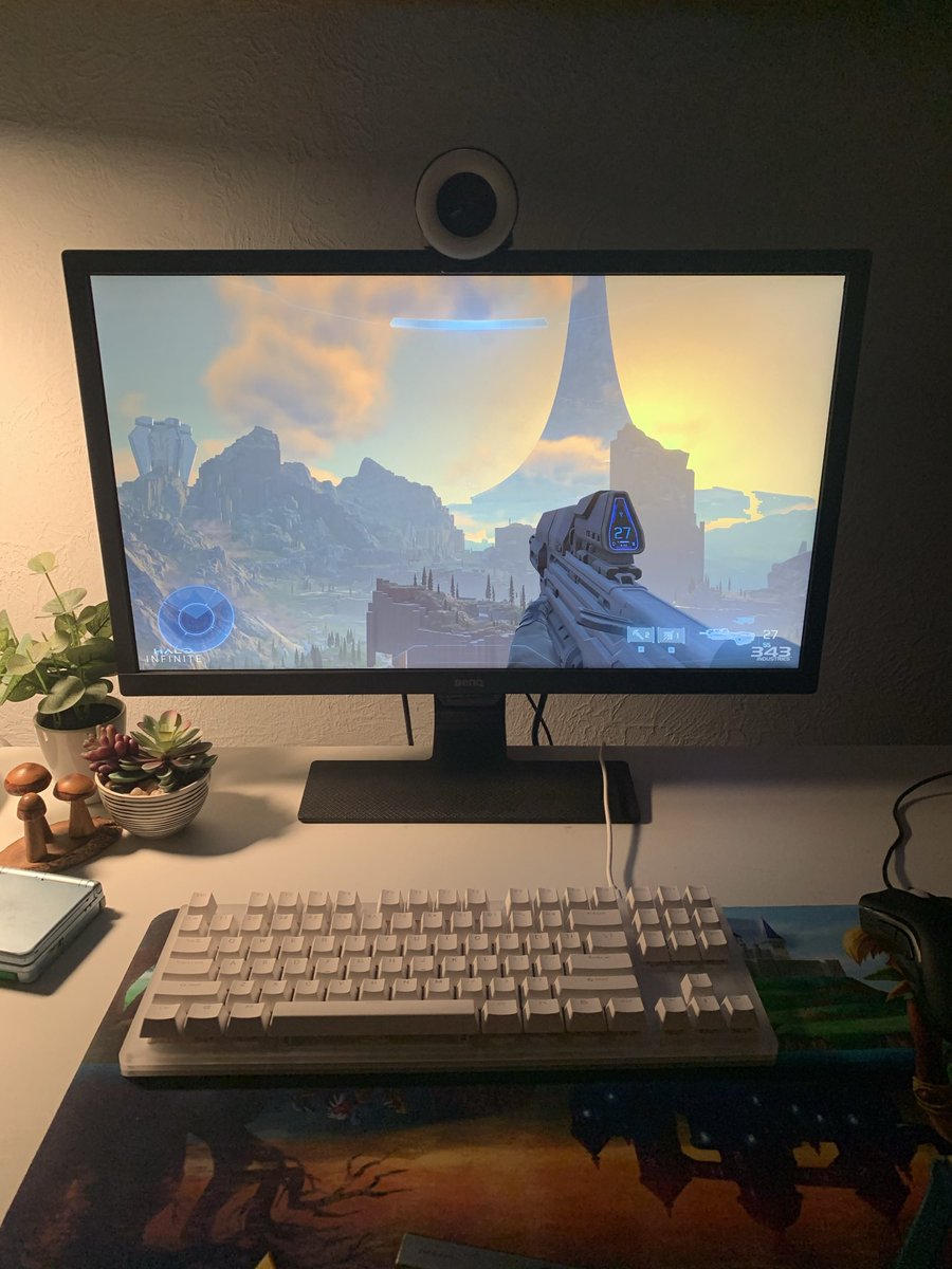 Gryph2x's tweet photo. Really excited to play halo infinite on the pc #RazerAMDHalo https://t.co/cSlFD5VwWk