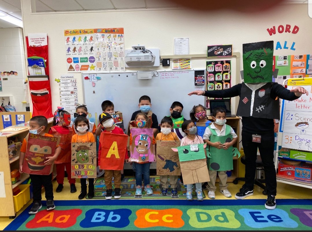 Steven03tbs's tweet photo. The kids had a blast at our story book character parade! https://t.co/ukdBVna1G1