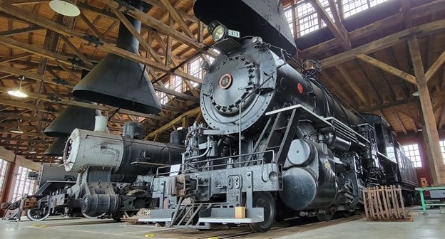 VisitorFun's tweet image. Have frightful family fun at the Age of Steam Roundhouse Museum Lantern Tours! These special 90-minute tours, led by guides in period costume, feature folk tales, ghost stories, and fascinating facts about the locomotives. bit.ly/3mfrRwm  #OhioAmishCountry #visitorfun