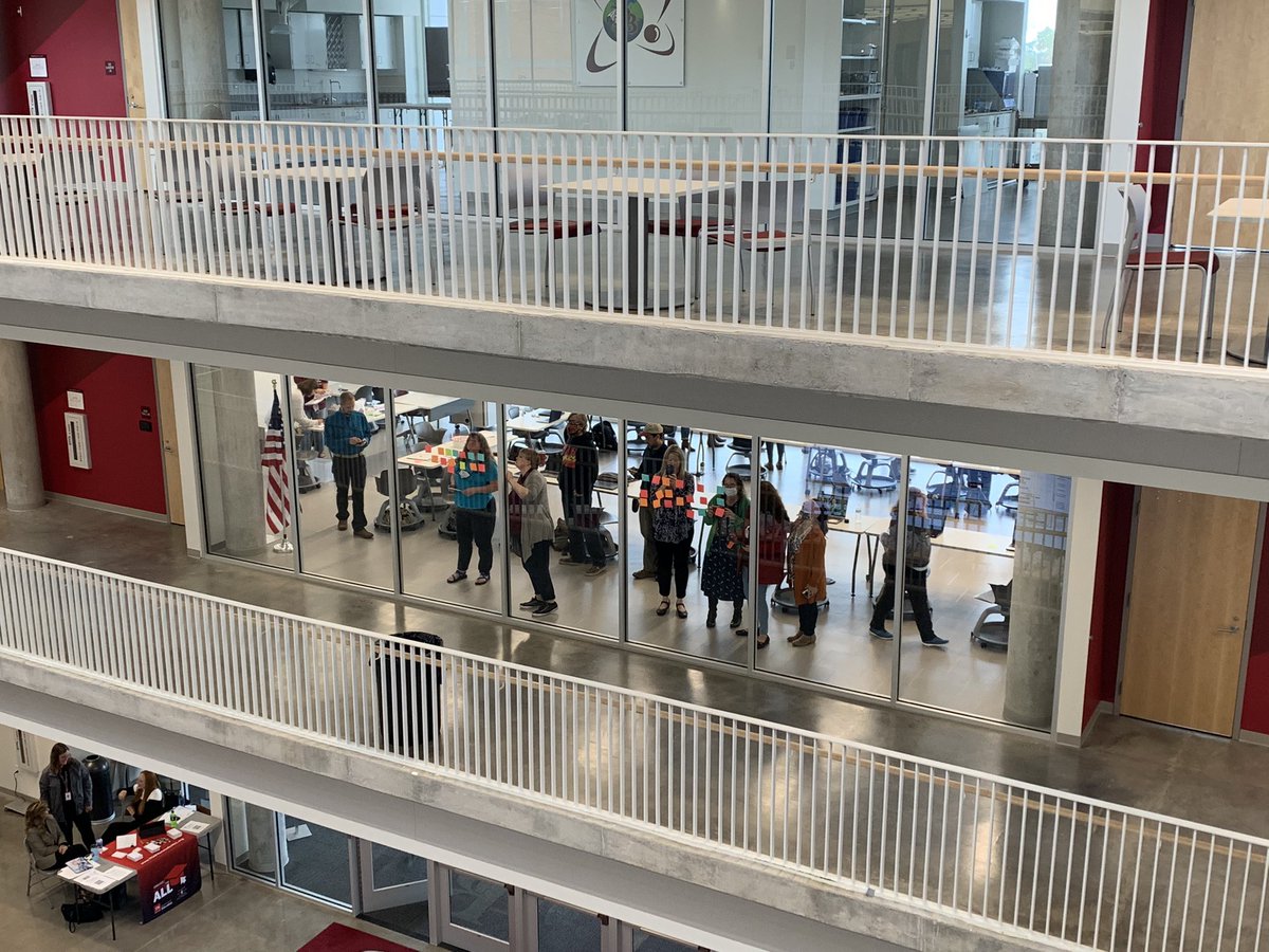 ⭐️1st Annual Learning Together Event ⭐️ World Languages creatively working w/ @KCS_District teachers, Elizabeth Wilkins &amp; Katie Paducah-Ledford. <a href="/KCS_DBHS/">Dobyns-Bennett HS</a> #LearningTogether <a href="/NiswongerFound/">Niswonger Foundation</a>