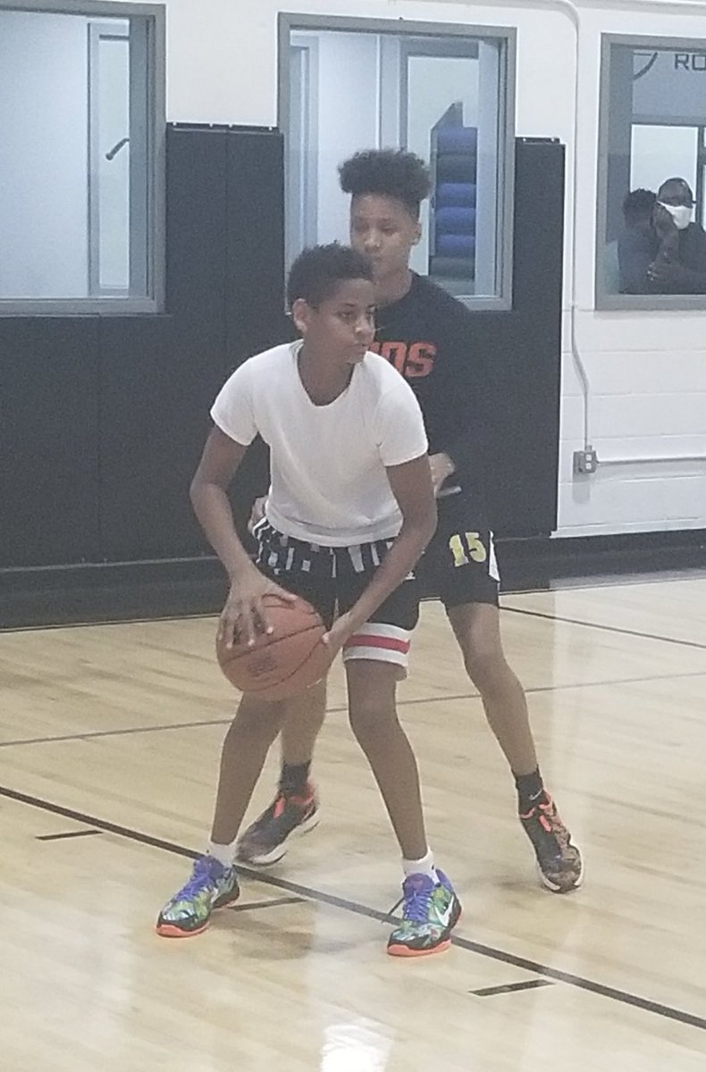bmoreclassic1's tweet photo. Pretty surreal knowing played a small role in @carmeloanthony journey…major salute to him for being honored by the @NBA as one of top 75 players ever…my bad @Flight8 😂…now our sons are freshman in HS chasing the same hoop dreams..link to a classic  https://t.co/1IBO2E1DCU https://t.co/IMQ78ILMzc