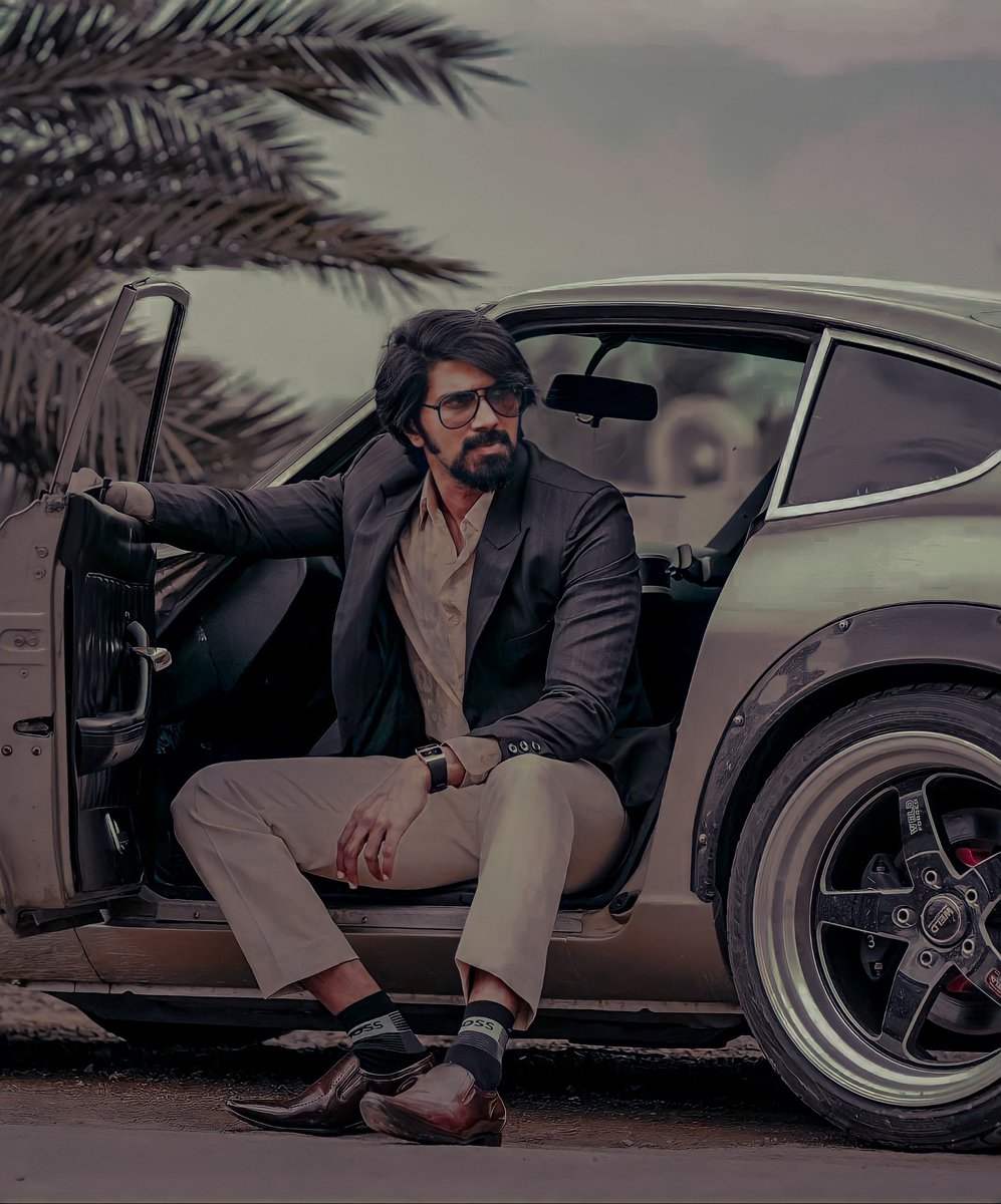 DulquerTrends_'s tweet photo. K U R U P !😎 

#Kurup @dulQuer https://t.co/pRqCx5mzTf