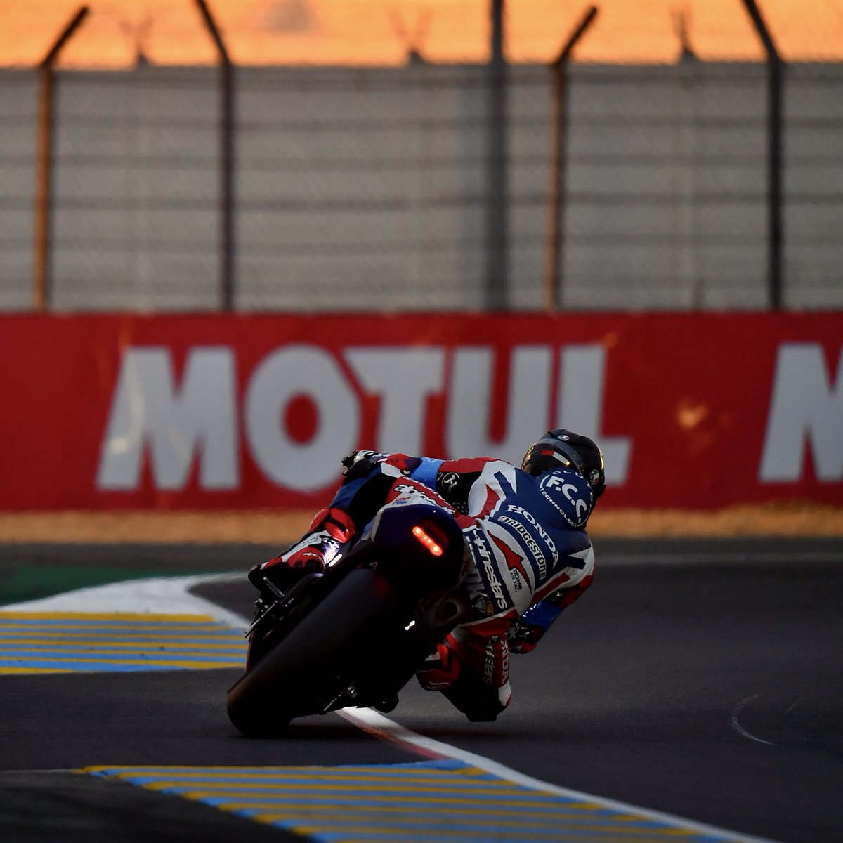 FIM_live's tweet photo. 👉🏼 Safety regulations updates for 𝐀𝐋𝐋 FIM Circuit Racing Series
Full release ⤵️
https://t.co/fHsrE8uppc
#FIM #WorldSBK #Moto2 #Moto3 #WorldSSP #Motorsport #Endurance #FIMCEV #Motorcycling #Motorcycle #FIMsidecar https://t.co/hQhmHT9nCX