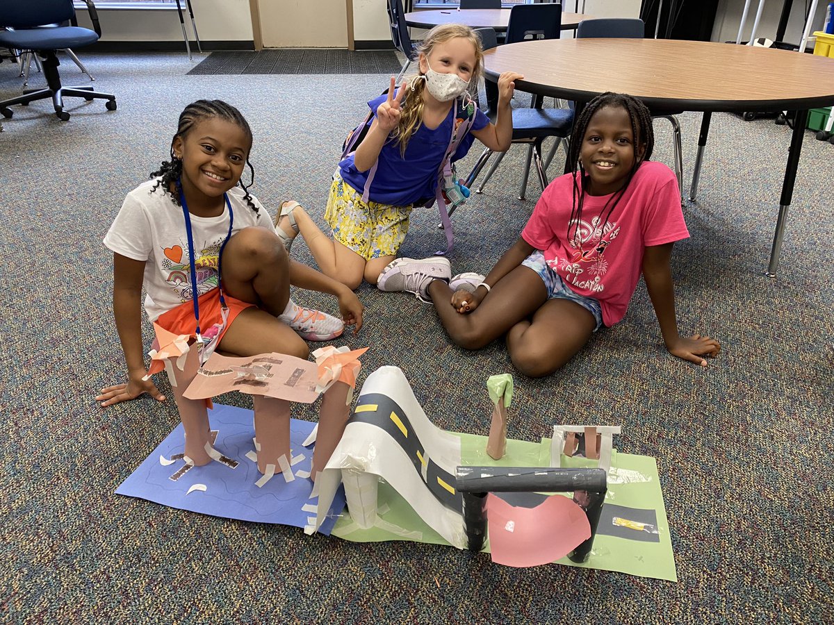 nan3971's tweet photo. My 2nd graders researched &amp; built a bridge by combining materials that when put together can do things they cannot by themselves 👏🏻#ScienceInAction @FrankKISD @KleinISD https://t.co/CJhqu8Ikao