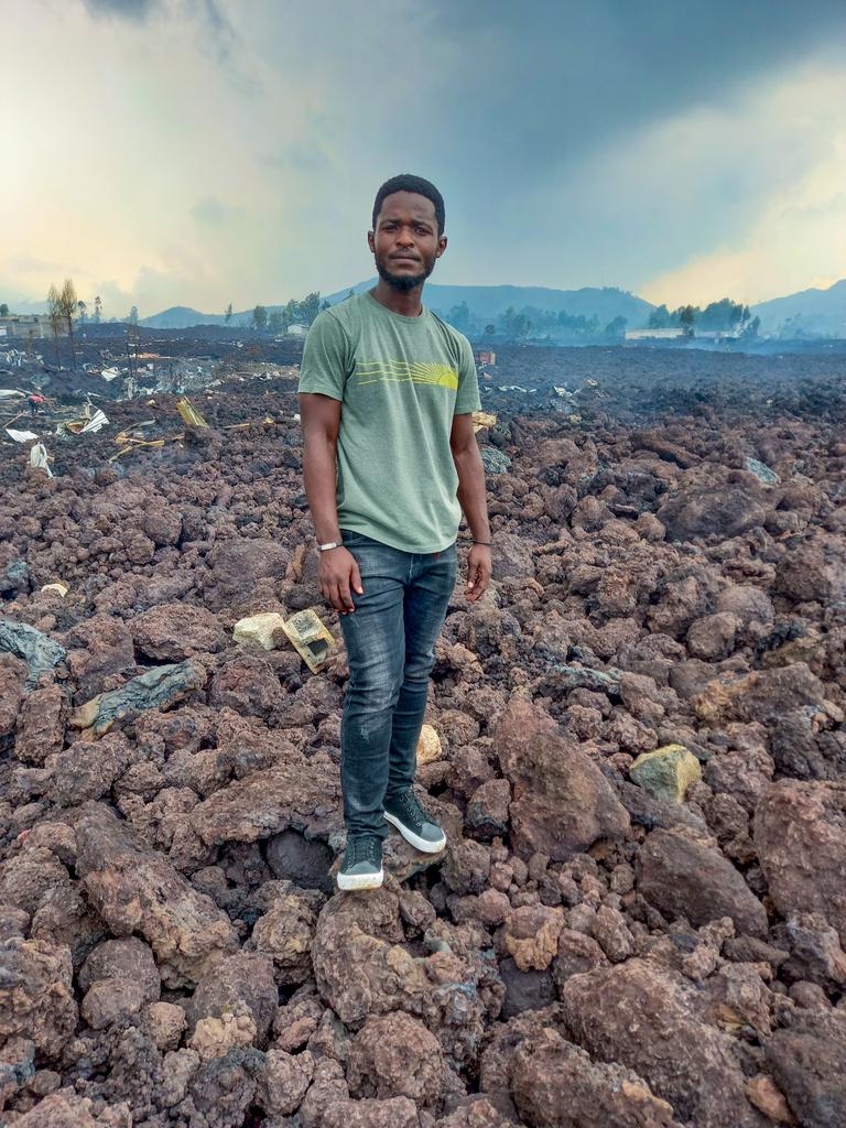 LuendoAlfred's tweet photo. Sur le lave du volcan 🌋 Nyiragongo, après son éruption du 22 mai 2021 à Goma 🇨🇩 https://t.co/bZr8QG5bDO