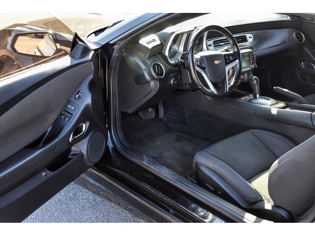 HayesMotorUsed's tweet photo. Consumers love the 2015 Chevrolet Camaro, earning it 4.4/5⭐️ from Edmund's! With strong acceleration, capable handling, and head-turning looks this stylish model is the perfect choice for your next vehicle!😎

Click here for more details⮕: https://t.co/nVD4oC84Af

#HayesMotorCo https://t.co/jWj8XdLSj6