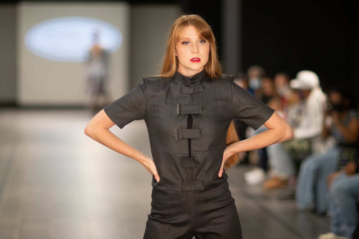 classicsynergy's tweet photo. About last Friday: Alternative Tailor rocked the runway with their collection at #ChicagoFashionWeek 

https://t.co/K2jUOOdfsv 

#supportsmallbusiness #supportblackownedbusinesses #blackowned #chicagodesigners #blackfashiondesigner #chicagophotographer #blackphotographers https://t.co/5m5LJTEEYL