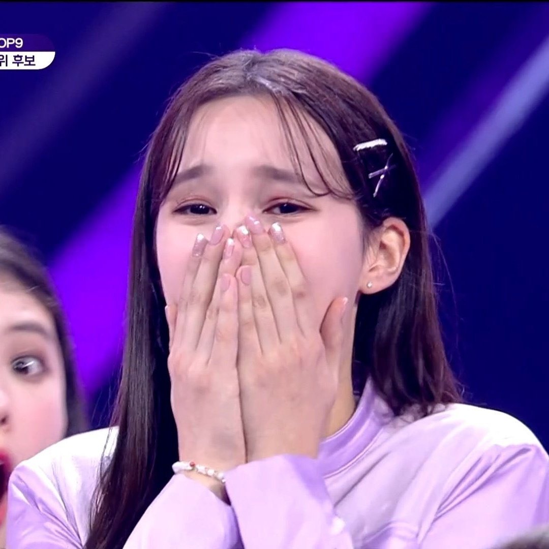 shrm_jeon's tweet photo. I don't know but Bahiyyih 's situation is kinda similar with Sunoo.....
People throwing hate at them but ended up winning.

#BAHIYYIH #Kep1er #GirlsPlanet999 https://t.co/xUtawX2Pb1