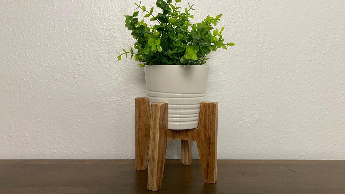 BoydstonGrove's tweet photo. Couple of plant holders we knocked out for around the house. #maker #woodworking #plant #plantstand https://t.co/mOpHPrSxGK