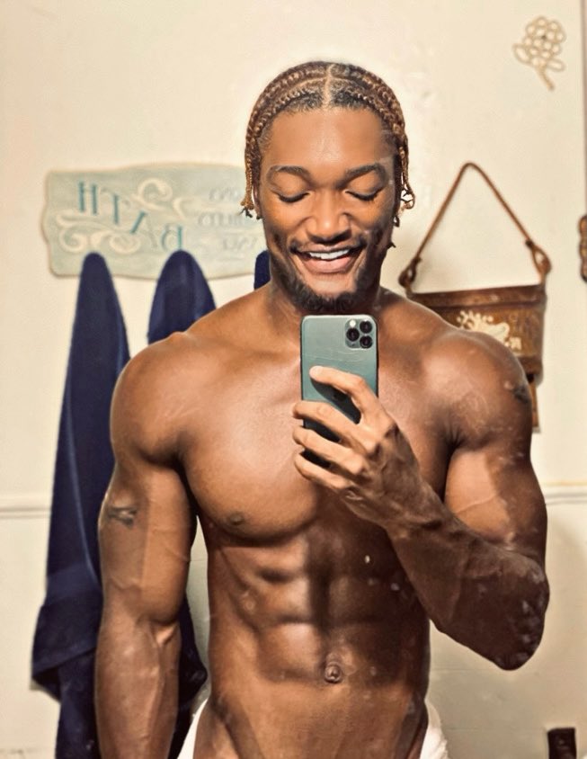 teeflying's tweet image. 😁 Woke up feeling Blessed! TGFAD 🙏🏾