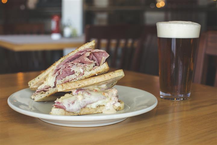 Broadway_Pub's tweet photo. Ditch the leftovers and join us for lunch today! 😉🙌
.
.
.
#GranvilleOH #OHEats #ExploreOH #TravelOH #ThePubOnBroadway #Beer #BroadwayPub #Granville #Ohio #CraftKitchen #614 #740 https://t.co/JROiZ6YeRM