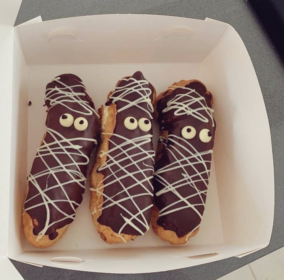 LouiseTollick's tweet photo. Halloween-y weekend treats from the fabulous @61Pantry ! 👻🎃

#yum #getinmytum https://t.co/lhsjB1bfZY