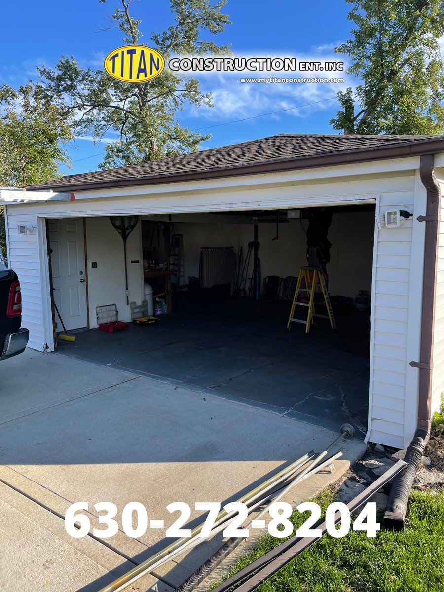 We love roofing projects, but we also love doing just about anything and everything else to make your home into a Titan home! Garage doors, windows, siding, and of course roofing! 😏 #HomeImprovement #Construction #Plainfield #Aesthetics
