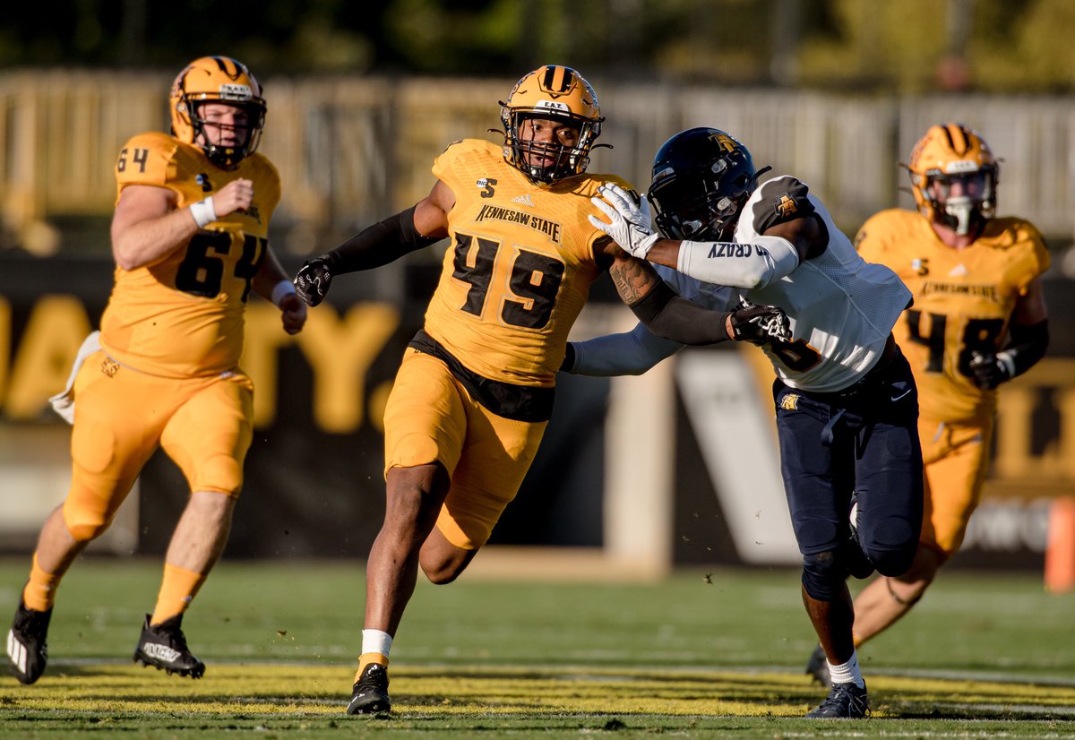 kennesawstfb's tweet photo. Some Big South ranks for the 🦉 defense ⤵️

 - 1️⃣st in total defense (277.7 yards allowed per game)
 - 1️⃣st in scoring defense (16.8 points allowed per game)
 - @evan_Th0mpson12 is 6️⃣th with 44 tackles

#GoldStandard | #EAT https://t.co/nYPrcWwrNA