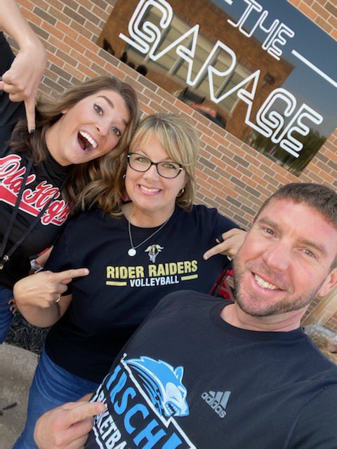 Representing our high school campuses today! @WFISDinsttech <a href="/WFISDschools/">Wichita Falls ISD</a> @RiderRaiders <a href="/HHSHuskies/">Hirschi High School</a> <a href="/wfhs_coyotes/">WFHS COYOTES</a> <a href="/lexilynnlaw/">Lexi Law, Ed.D.</a> <a href="/CamachoEdTech/">Joe Camacho</a> <a href="/ELCapiTECH/">Frank Murray</a> #lovemyteam