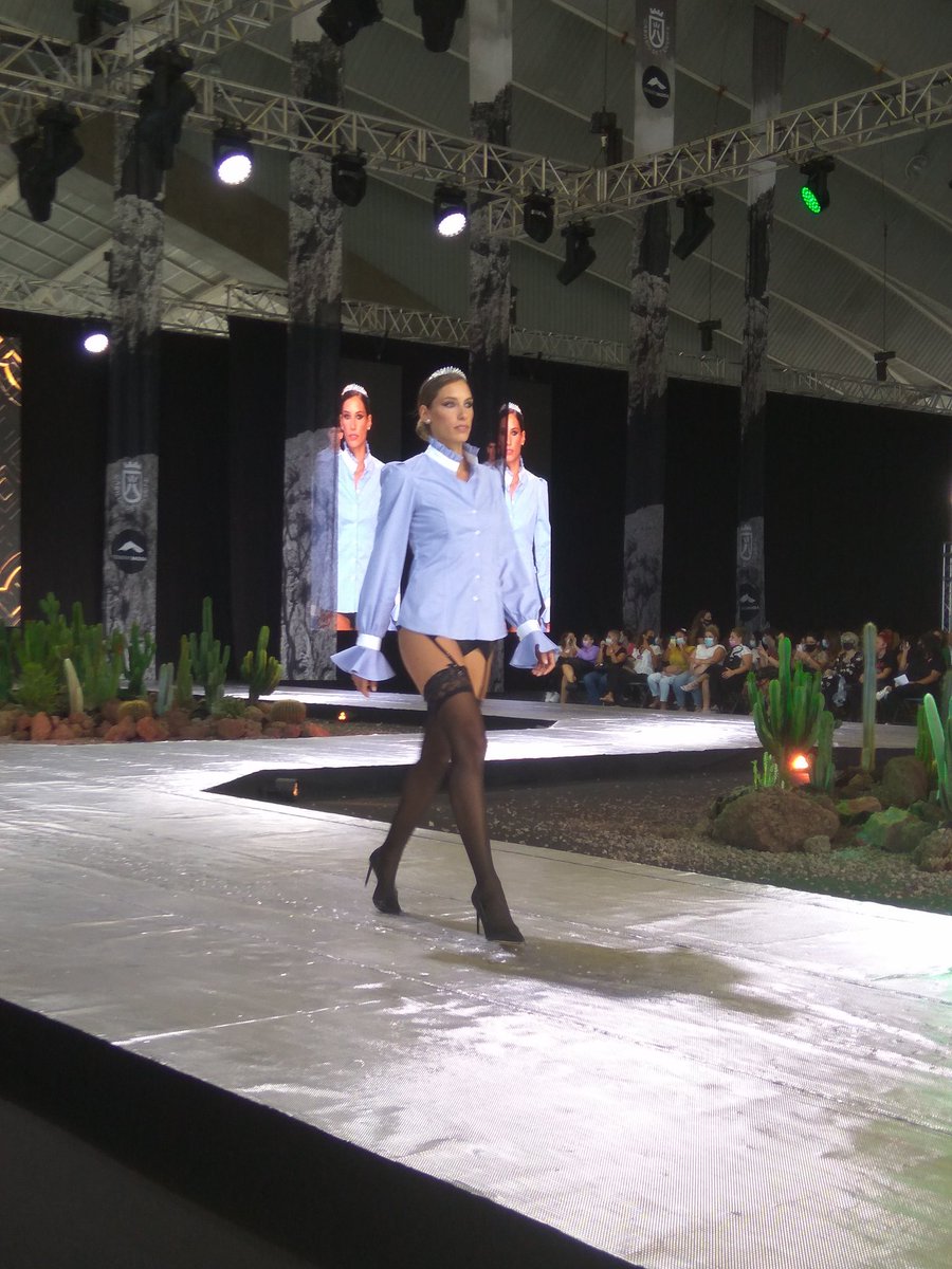 La diseñadora <a href="/sandravieira/">sandra vieira</a> muestra su nueva línea de camisas en #feriatfemoda y #feboda en <a href="/recintoferialtf/">RecintoFerialTf</a> <a href="/tenerifemoda/">TenerifeModa</a>