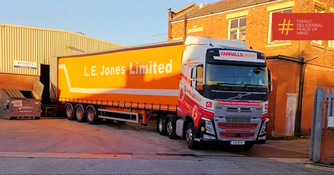 Farralls_Tspt's tweet photo. A very autumn-y week  for #TeamFG as the winter nights are setting in and it's almost time for the clocks to turn back 🍂

It's #NationalLorryWeek next week and we're looking forward to celebrating our great industry once again👏🚚

#fgspotted #TGIF #Fridayfeeling #familybusiness https://t.co/vQeQ9iEU0C