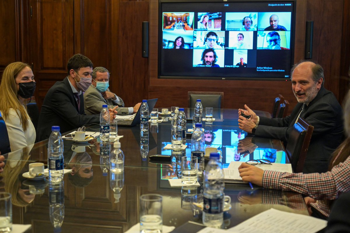 prensabna's tweet photo. El Banco Nación presentó una serie de líneas de asistencia financiera con el objetivo de facilitar el acceso al crédito a los sectores de la economía social y popular del país.
👉https://t.co/cUVq2SpdSs https://t.co/YKUQKGs2If