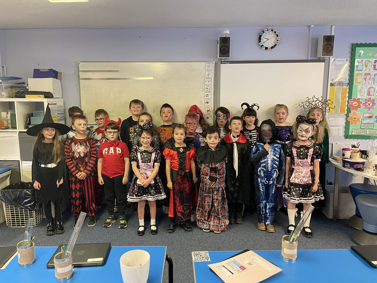 Amazing Halloween costumes today in Dosbarth Rhiannon Roberts. You all looked fantastic. Happy half term everyone! @DeightonPrimary