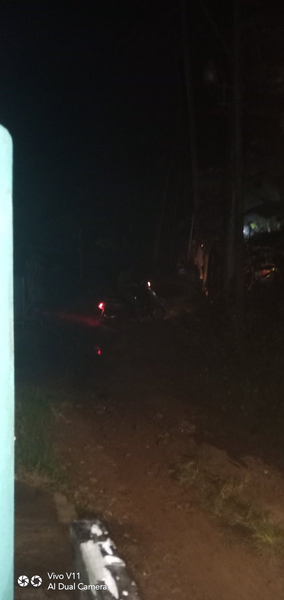 Nikvernekar1's tweet photo. @swiggy_in your delivery executive denied door step delivery saying there is water in the path way, it was a prepaid order which he denied and just wen imas I told him to deliver it to my gate, he was without uniform and mask, I have put up pics to show u th way https://t.co/kNYOpuDGHu